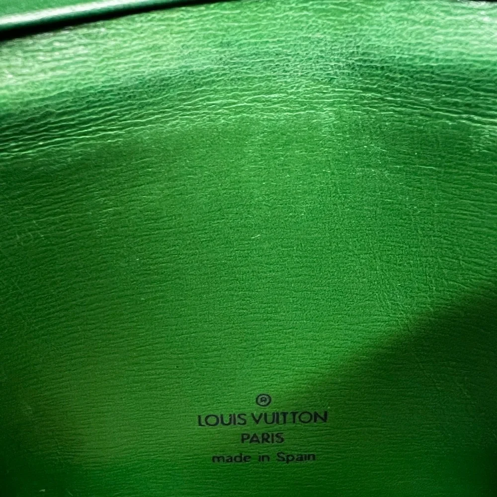 Louis Vuitton Vintage Porte 2 Cartes Vertical Wallet in Green Epi Leather